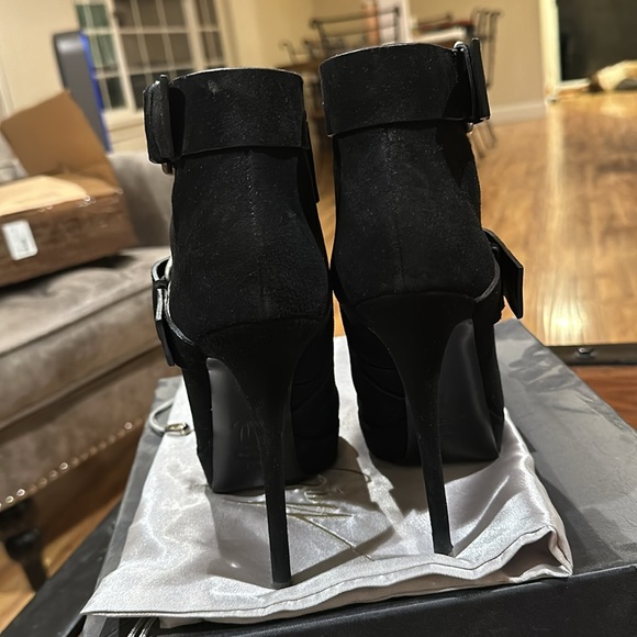 EUC Giuseppe Zanotti Emy suede for platform buckle booties 39.5 - Picture 3 of 5